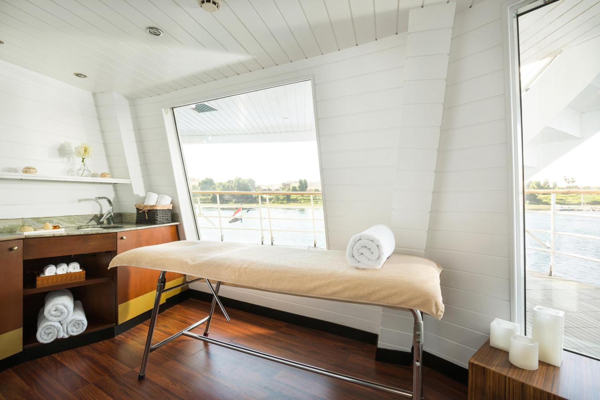 M/Y Alyssa - 4 Or 7 Nights From Luxor Each Monday And 3 Or 7 Nights From Aswan Each Friday Hotel Exterior photo